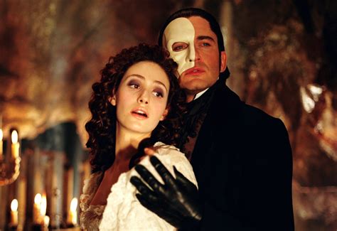 Where Can I Watch the Phantom of the Opera: A Quest for a Different Viewpoint